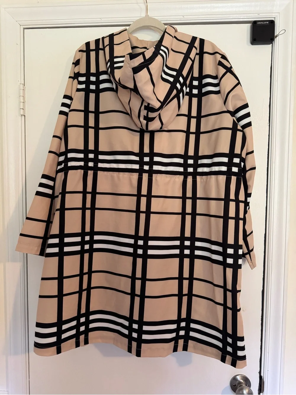 Women's Hooded Plaid Raincoat Jacket - Beige/Black - Picture 5 of 5